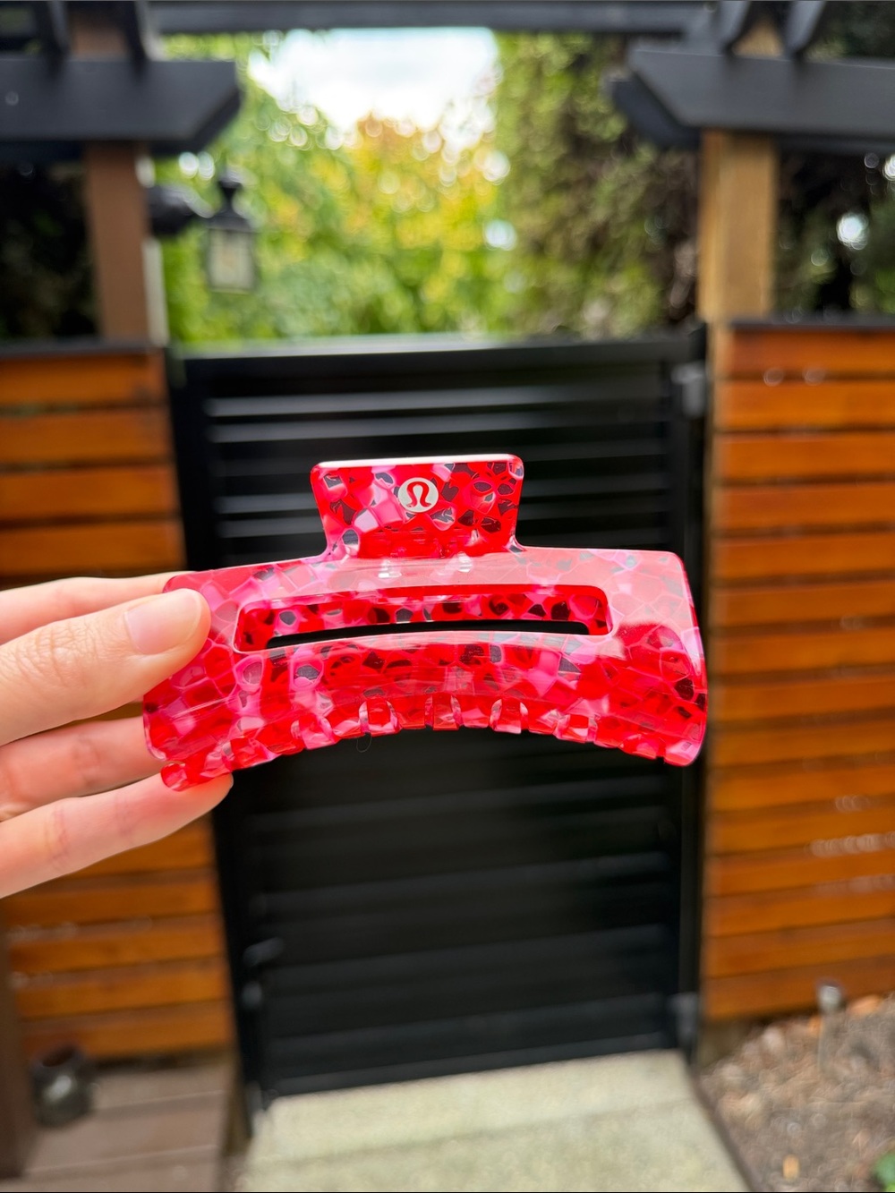 Lululemon extra large claw hair clip Oxford red / candy cloud pink